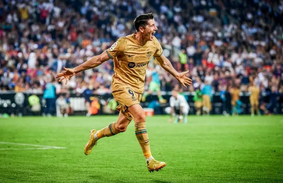 AYX SPORTS-莱万多夫斯基受伤