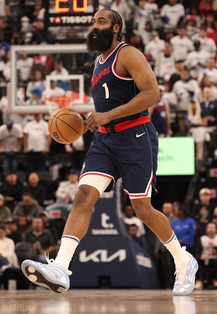 爱游戏娱乐-哈登连续二十场比赛得分超过险胜，湖人不断突破！再创辉煌时刻的简单介绍