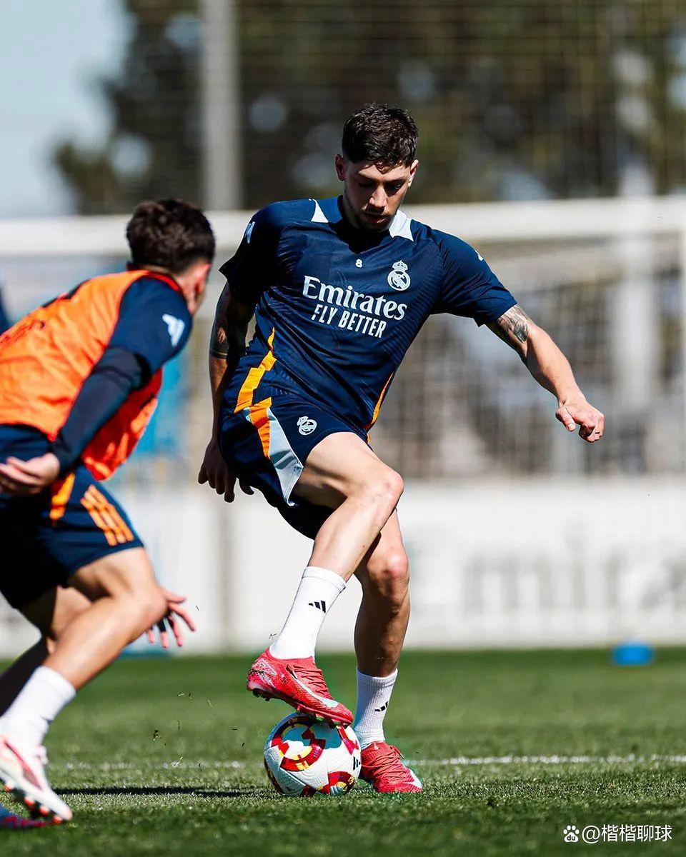 皇家社会训练开放日，国际比赛日战术微调引欢呼，英超在即，更衣室氛围转暖(日本和朝鲜足球比赛结果)