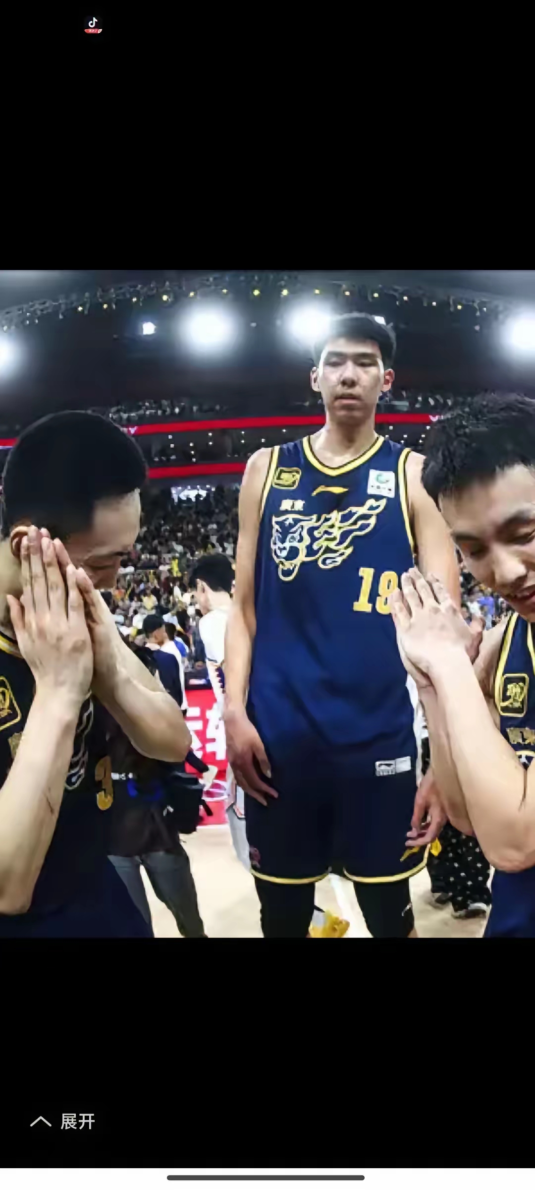 皇家社会今夜内部沟通，志在CBA常规赛名次提升，媒体盛赞，身体对抗强度拉满